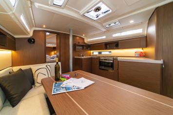 Yachtcharter Oceanis40 First Touch 11