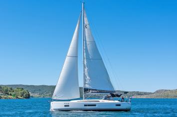 Yachtcharter Oceanis46 First Kiss 3