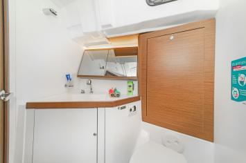 Yachtcharter Oceanis46 First Kiss 16