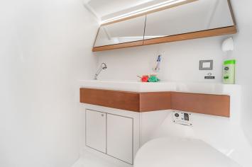 Yachtcharter Oceanis46 First Kiss 17