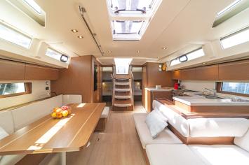 Yachtcharter Oceanis51 First Friendship 11