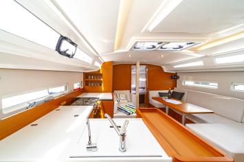 Yachtcharter SunOdyssey410 First Date 11