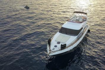 Yachtcharter Fairline Squadron56