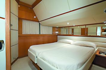 Yachtcharter Sarnico65 3