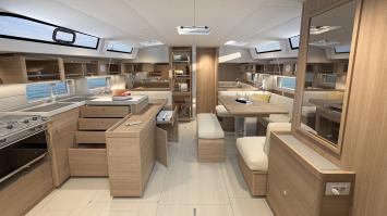 Yachtcharter Oceanis52 6cab 10