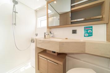 Yachtcharter Lagoon46 First Care 16