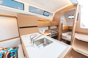 Yachtcharter SunOdyssey350 3cab 8