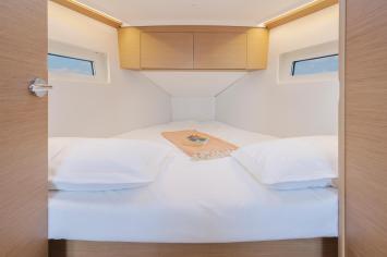 Yachtcharter SunOdyssey350 3cab 9