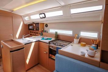 Yachtcharter SunOdyssey410 8