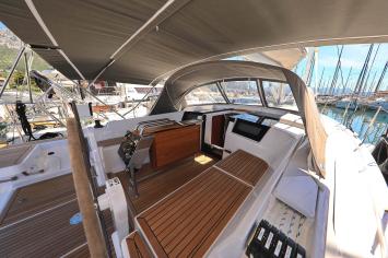 Yachtcharter Hanse388 3
