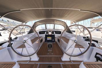 Yachtcharter Hanse388 4