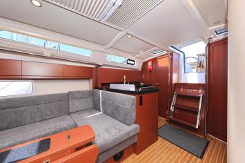 Yachtcharter Hanse388 9