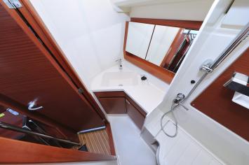 Yachtcharter Hanse388 15