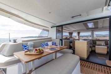 Yachtcharter FountainePajotNew44Quatour 42cab 13