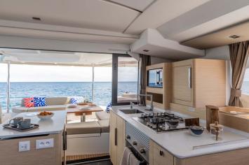 Yachtcharter FountainePajotNew44Quatour 42cab 17