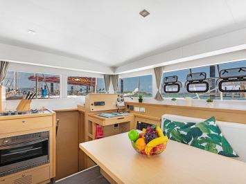 Yachtcharter Lagoon 40 4 Kabinen Salon