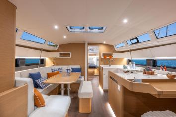 Yachtcharter Sun Odyssey 455 Salon