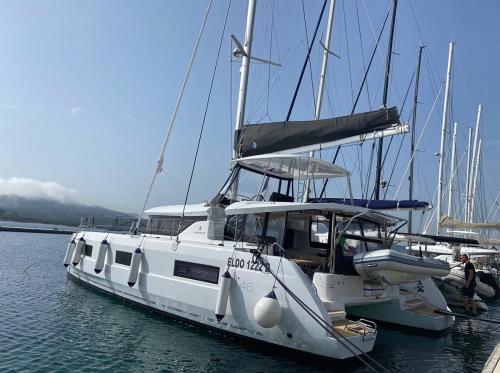 Lagoon 46 (4cab/4wc)