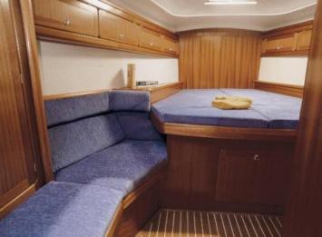 Yachtcharter Bavaria 47 4cab cabin