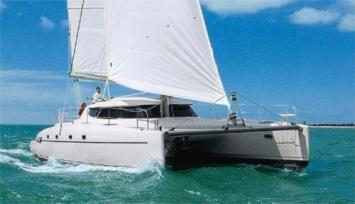 Yachtcharter Bahia 46 Bugansicht 6 Cab 4 WC