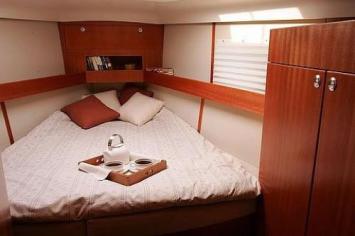 Yachtcharter Elan 434 Impression Vorschiff 4 Cab 2 WC