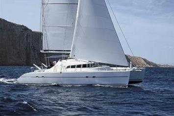 Yachtcharter Lagoon 470 Seitenansicht 4Cab 4WC