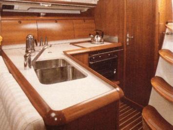 Yachtcharter Sun Odyssey 40 3Cab pantry