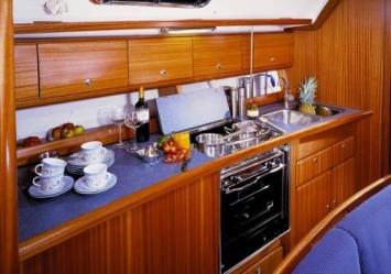 Yachtcharter Bavaria 40 3cab Kitchen