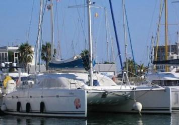 Yachtcharter Nautitech 475 Bugansicht 6 Cab 4 WC