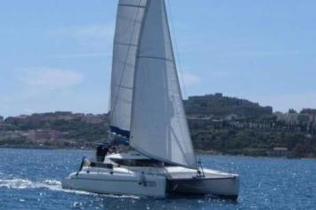 Yachtcharter Athena 38 Bugansicht 4 Cab 2 WC 1