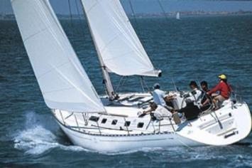 Yachtcharter Dufour 45 Classic Seitenansicht