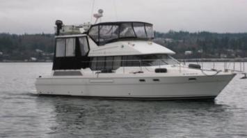 Yachtcharter Bayliner 4587 Bugansicht 2 Cab 2 WC