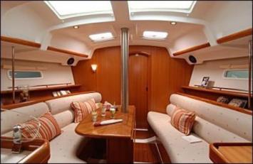 Yachtcharter Oceanis 343 Salon 2 Cab 1 WC 1