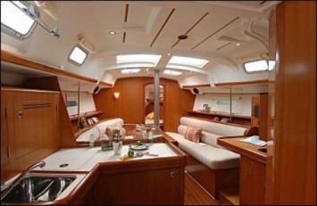 Yachtcharter Oceanis 343 Salon 2 Cab 1 WC