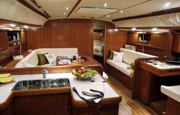 Yachtcharter Grand Soleil 50 (3Cab) Salon