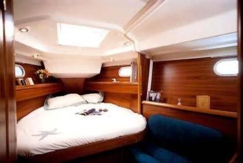 Yachtcharter Sun Odyssey 43 DS Vorschiff 4 Cab 2 WC