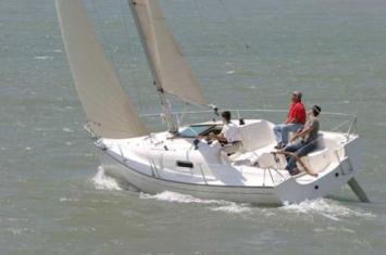 Yachtcharter Sun 2500 Seitenansicht 1 Cab 1 WC