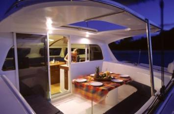 Yachtcharter Nautitech 40 Deck 6 Cab 2 WC