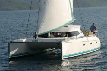 Yachtcharter Nautitech 40 Bugansicht 6 Cab 2 WC