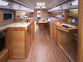 Yachtcharter Bavaria 38 Cruiser 3cab inner