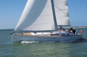 Yachtcharter Dufour 455 Seitenansicht 3 Cab