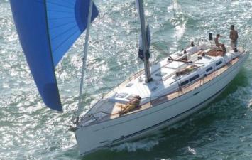 Yachtcharter Dufour 455 Bugansicht 3 Cab