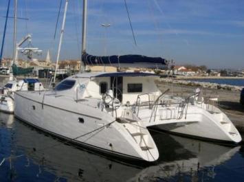 Yachtcharter Nautitech 395 Cockpit 6 Cab 2 WC