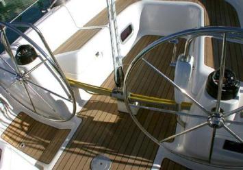 Yachtcharter Elan 45 Steuerstand