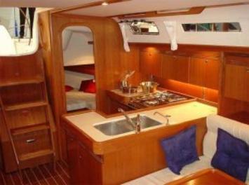 Yachtcharter Dufour 44 Pantry 3 Cab