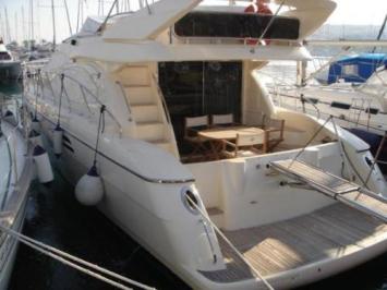 Yachtcharter Astondoa 46 Heckansicht 3 Cab 2 WC