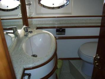Yachtcharter Astondoa 46 Nasszelle 3 Cab 2 WC