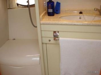 Yachtcharter Astondoa 40 Nasszelle 2 Cab 1 WC