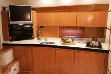 Yachtcharter Elan Power E 42 Pantry 3 Cab 1 WC