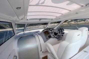 Yachtcharter Elan Power E 42 Cockpit 3 Cab 1 WC 1